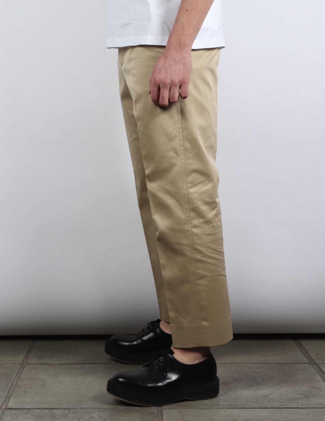 'Idol' beige pleated straight cropped pants