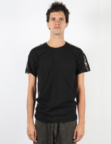 Tee-shirt ISAAC SELLAM en coton à bandes métalliques épaules en noir automne-hiver 2022